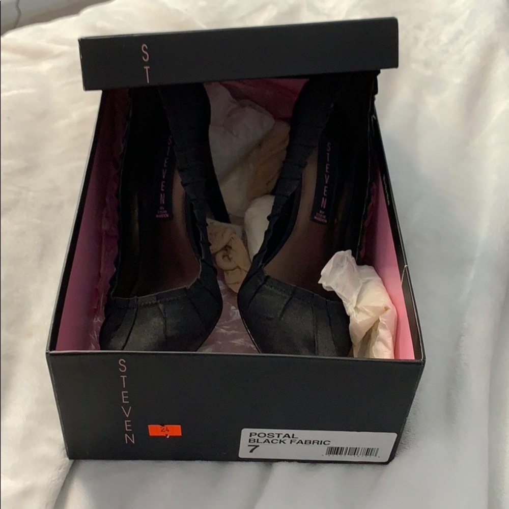 Steve Madden Postal Black Heels - Picture 4 of 5